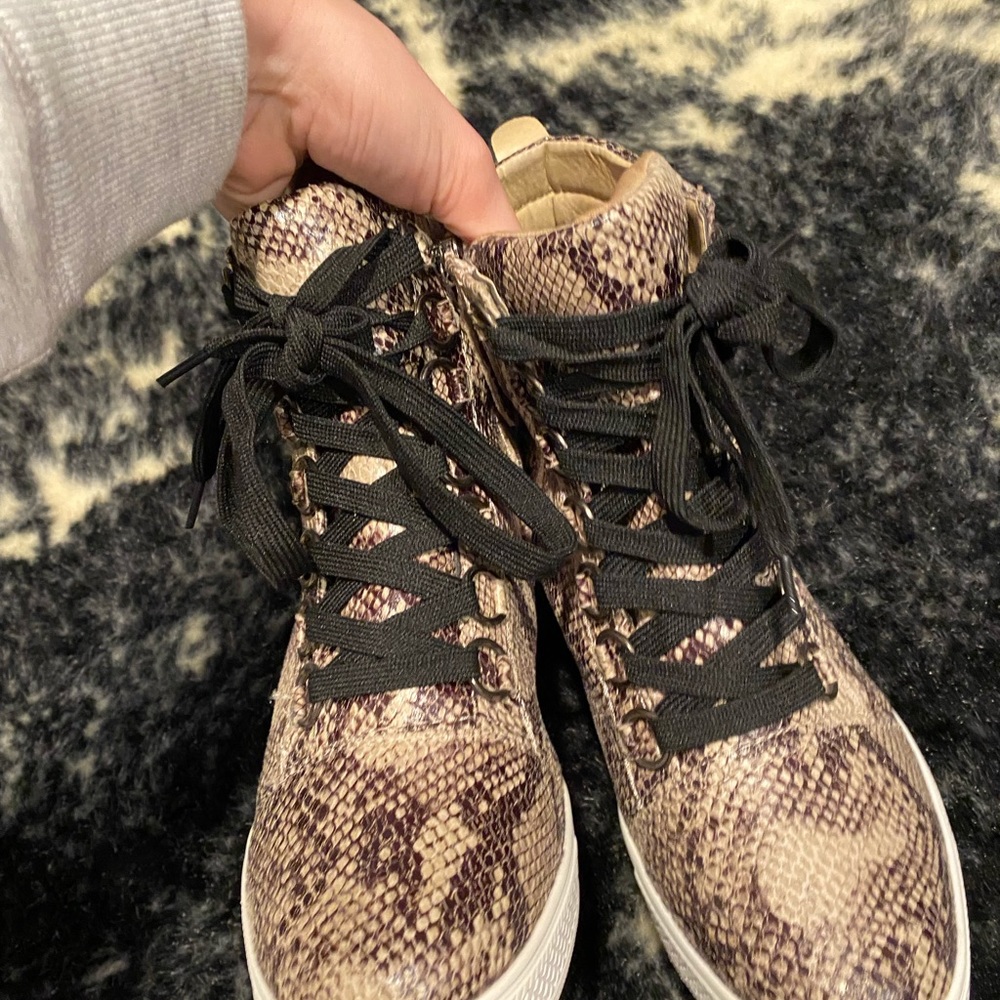 Snakeskin print sneaker wedge sneaker boot heels - Picture 4 of 16